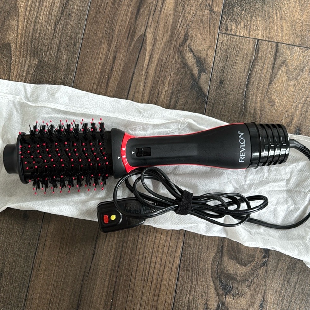 REVLON One Step Volumizer PLUS Hair Dryer and Styler